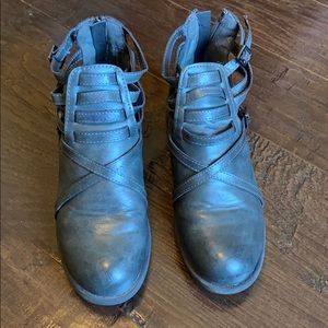 women’s strappy boots